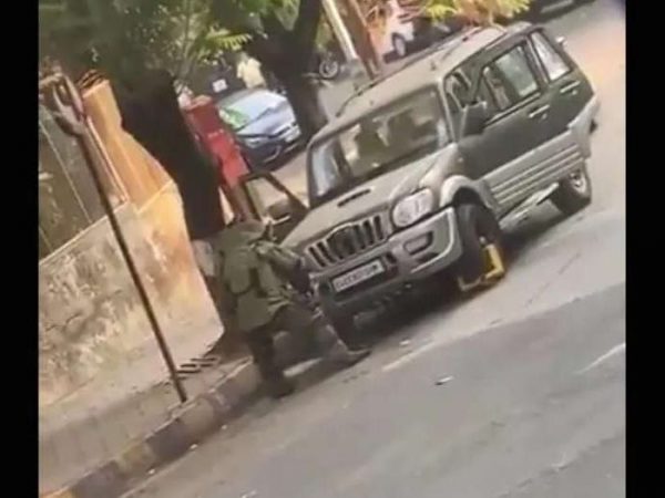 NEWS EXPLORE 7 Car out of Ambani house
